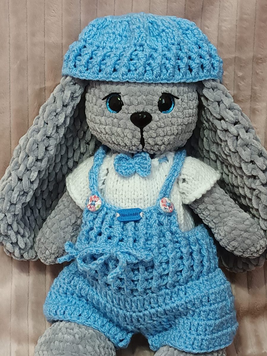 The hand-knitted bunny "Lilly" is perfect for a gift!