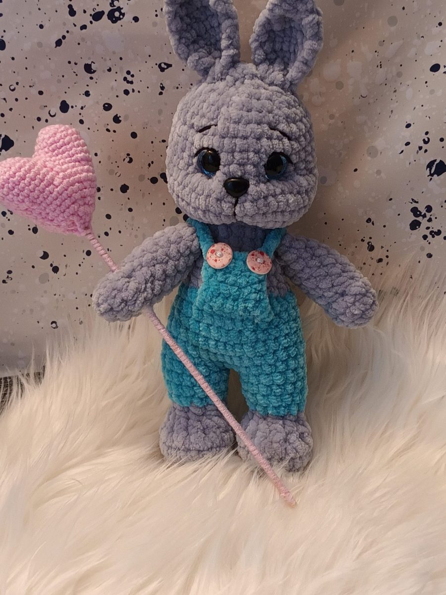 Hand-knitted bunny "Lubo"