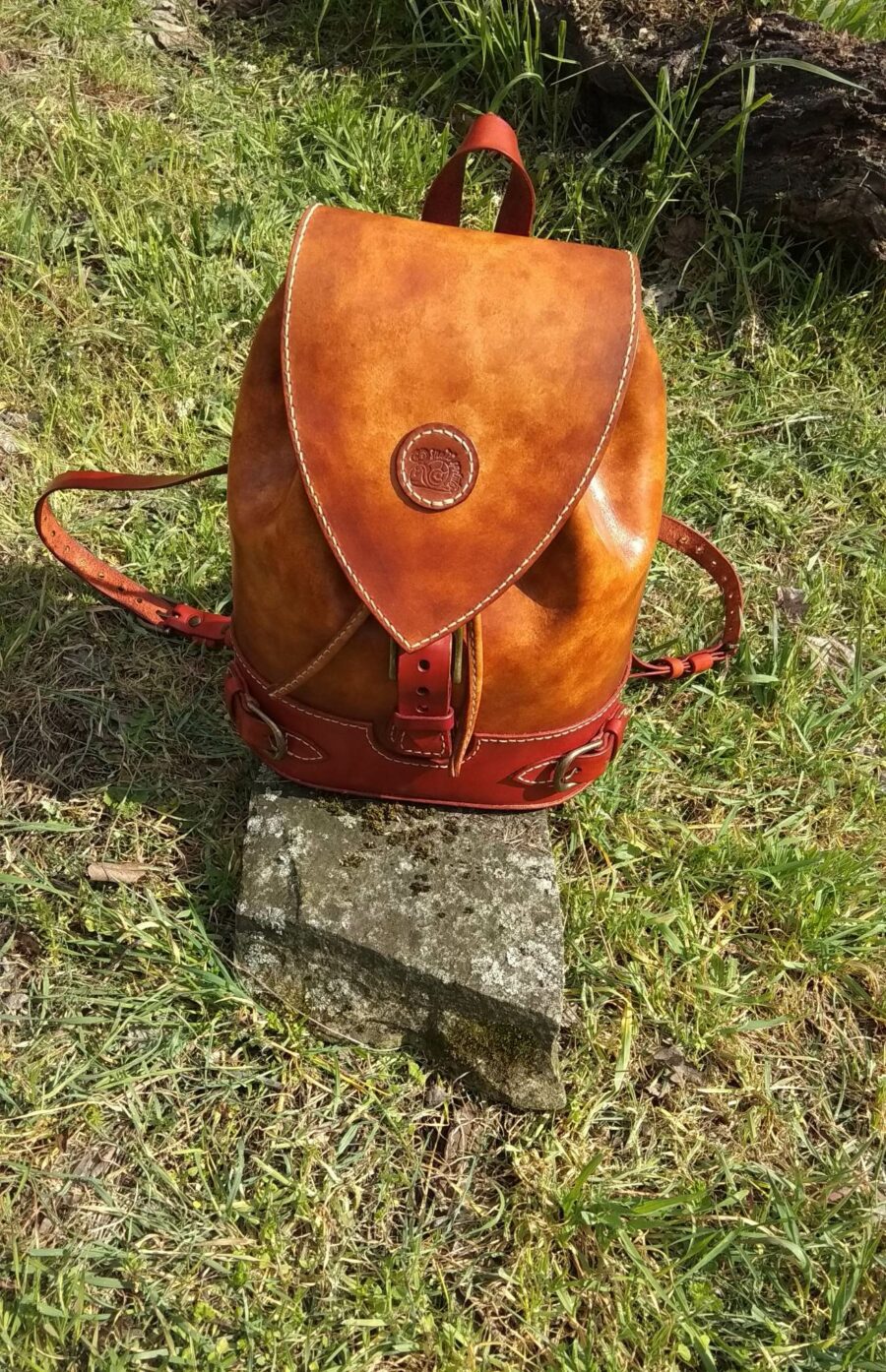 Ръчно изработена малка дамска раничка - Image 3